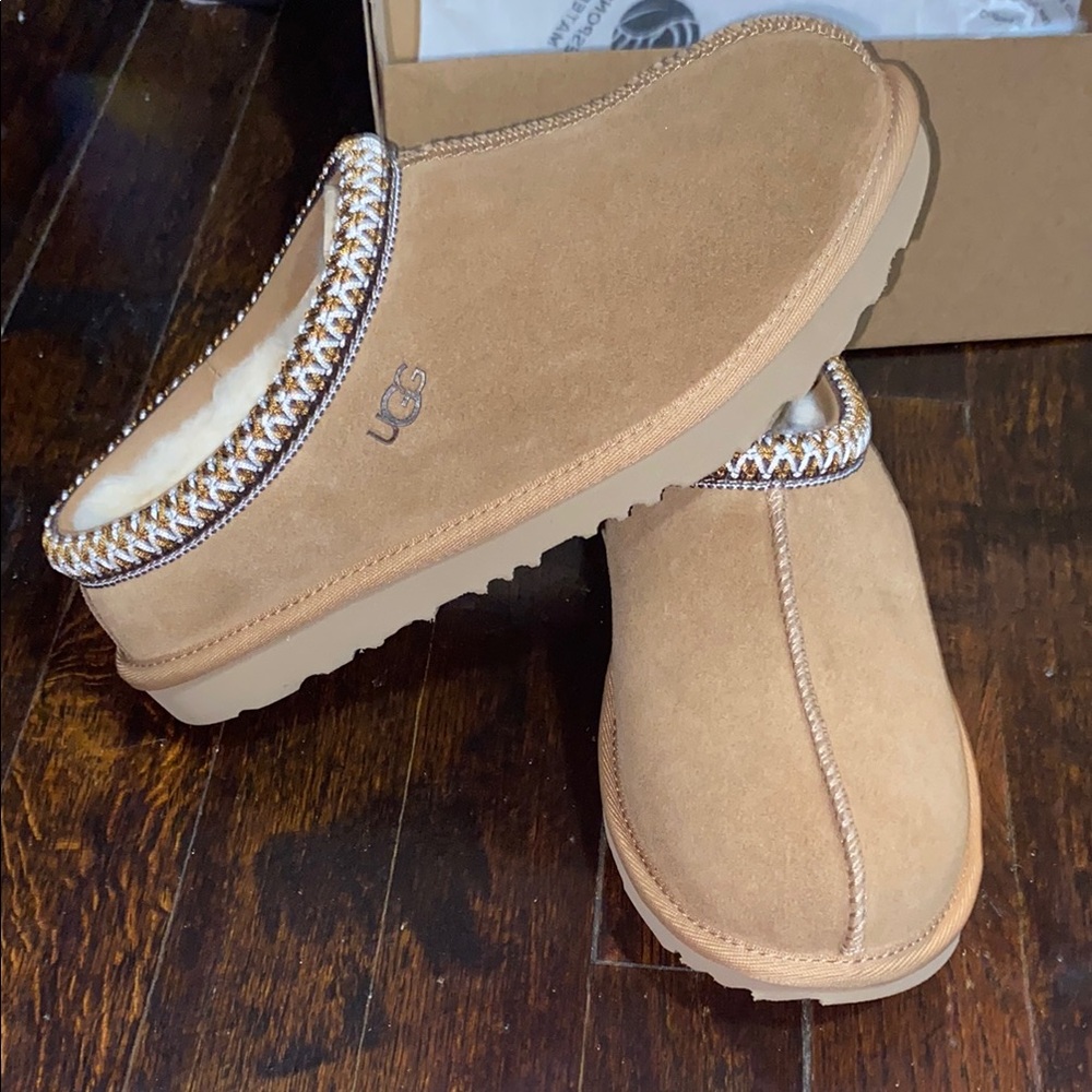 UGG  Girls Tan Suede Slippers